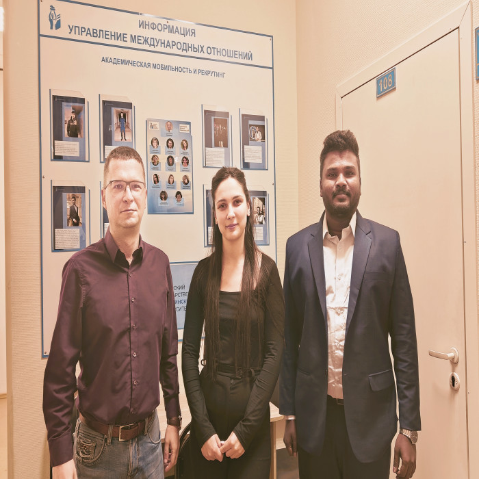 Dr.Raj kumar with University officials